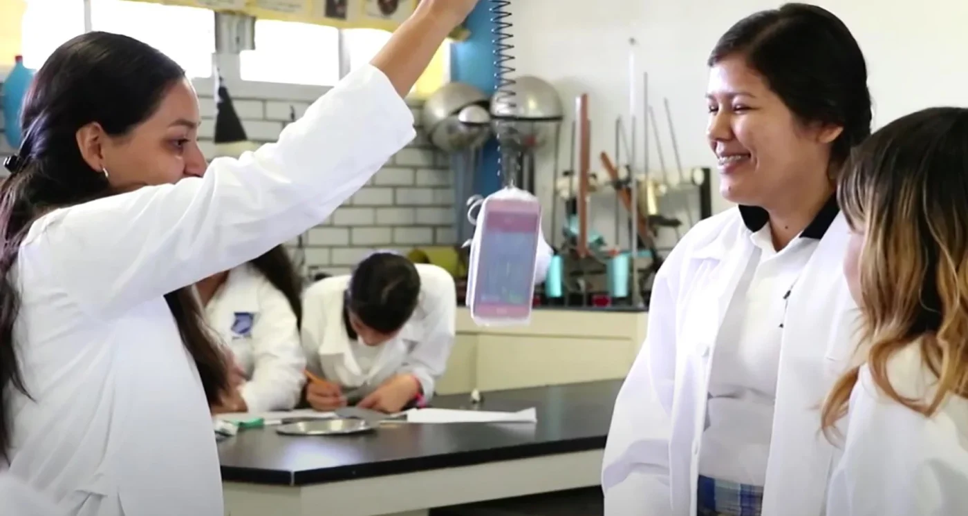 Estudiantes con Lab4U